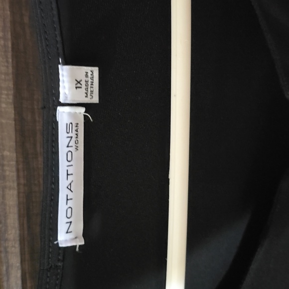 Ladies top - Picture 3 of 3